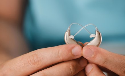 Czy przedsiębiorcy mogą poprawiać słuch i wzrok na koszt firmy?